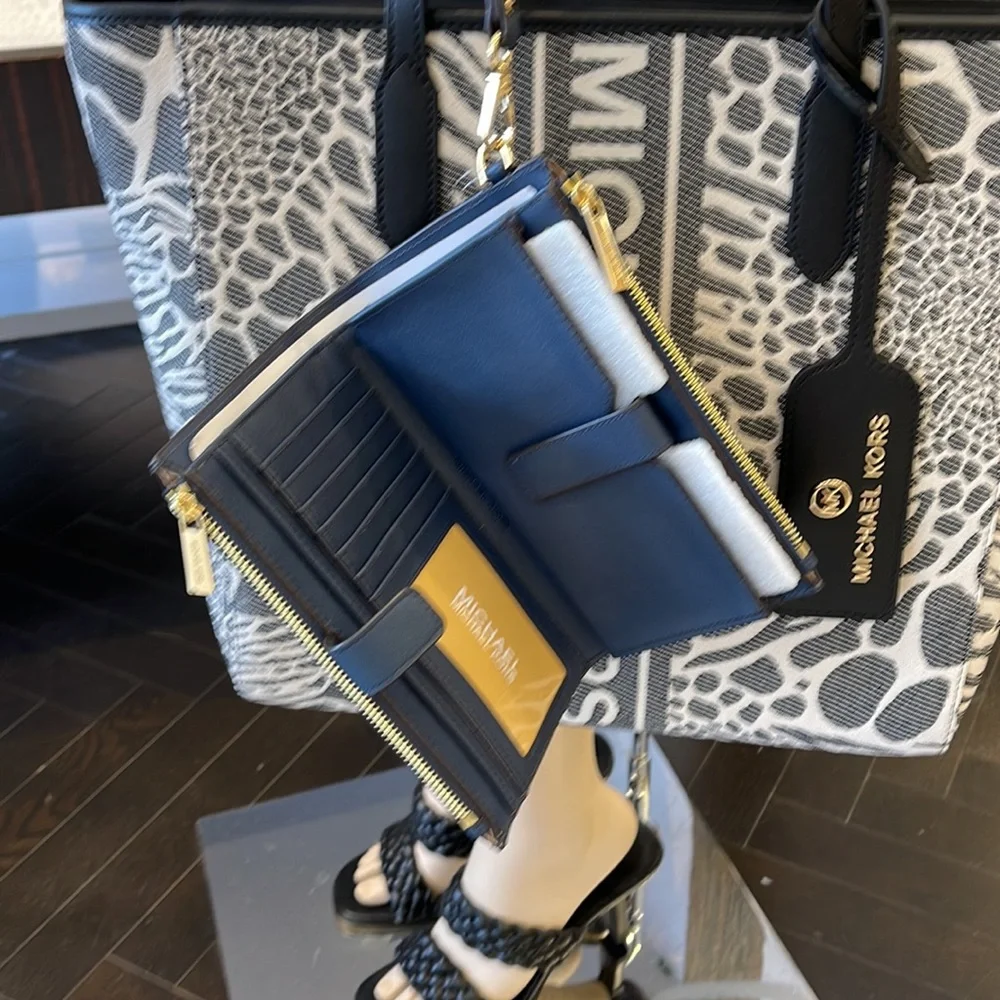MICHAEL KORS LARGE DOUBLE ZIP WRISTLET WALLET PHONE CASE Navy NWT